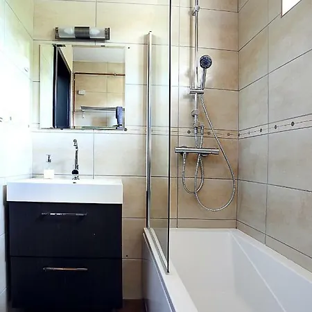 Townhouse On Budapest Border بيت للعطل *