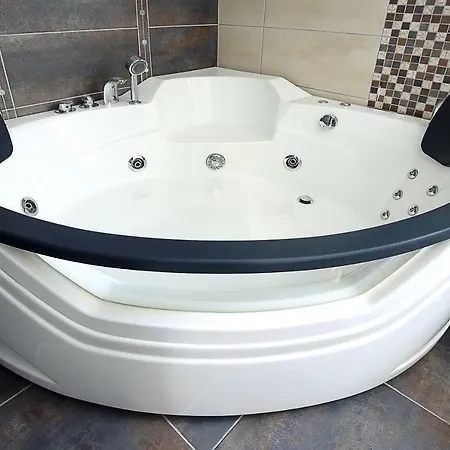 Townhouse On Budapest Border Ferienhaus *