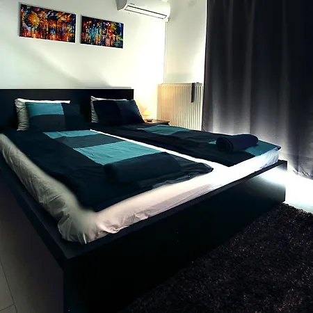 Townhouse On Budapest Border *