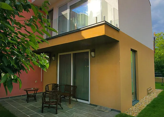 Townhouse On Budapest Border 別荘 ブダエルシュ