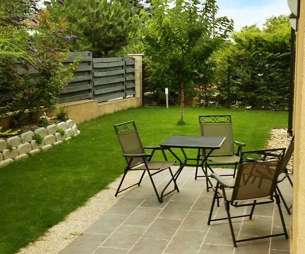 Townhouse On Budapest Border *