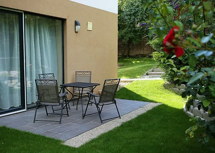 別荘 Townhouse On Budapest Border ブダエルシュ