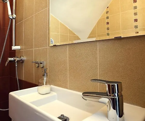 Townhouse On Budapest Border 別荘 ブダエルシュ